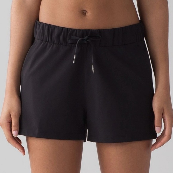 Lululemon Athletica On the Fly Black Drawstring Shorts Elastic Waist Size 6 - Picture 1 of 7